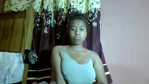 Snapshot of nicelly01 chatting on 04.27.26 nicelly01 online show from 04.27.26