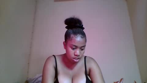 Snapshot of nicelly01 chatting on 05.13.26 nicelly01 online show from 05.13.26