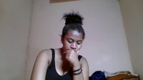 Snapshot of nicelly01 chatting on 05.15.26 nicelly01 online show from 05.15.26