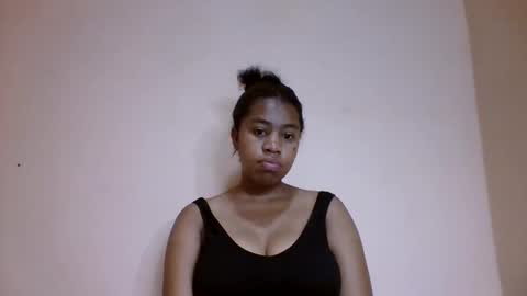 Snapshot of nicelly01 chatting on 05.17.26 nicelly01 online show from 05.17.26