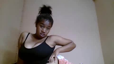 Snapshot of nicelly01 chatting on 05.18.26 nicelly01 online show from 05.18.26