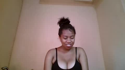 Snapshot of nicelly01 chatting on 05.19.26 nicelly01 online show from 05.19.26