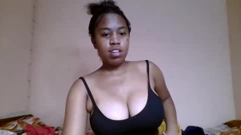 Snapshot of nicelly01 chatting on 05.22.26 nicelly01 online show from 05.22.26
