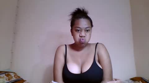 Snapshot of nicelly01 chatting on 05.24.26 nicelly01 online show from 05.24.26