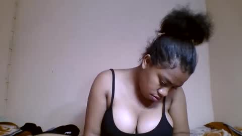 Snapshot of nicelly01 chatting on 05.24.26 nicelly01 online show from 05.24.26