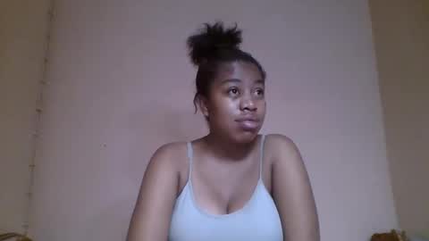 Snapshot of nicelly01 chatting on 05.28.26 nicelly01 online show from 05.28.26