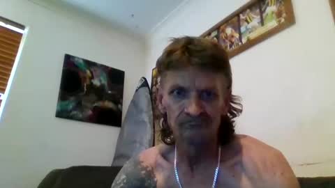 Snapshot of niceozziecockxxx chatting on 12.15.24 Sexiishaine online show from 12.15.24