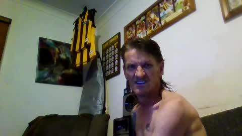 Snapshot of niceozziecockxxx chatting on 02.15.25 Sexiishaine online show from 02.15.25