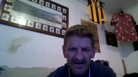 Snapshot of niceozziecockxxx chatting on 09.16.25 Sexiishaine online show from 09.16.25