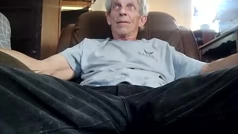 Snapshot of niceviewfromhere chatting on 05.17.26 niceviewfromhere online show from 05.17.26