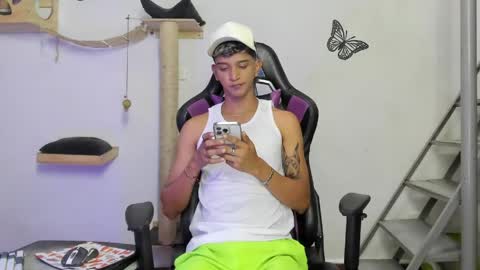 Snapshot of nick_greey chatting on 05.13.26 Frank online show from 05.13.26