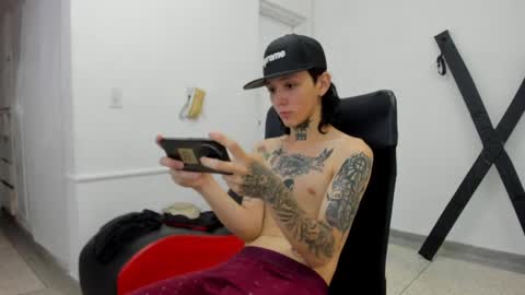 Snapshot of nick_straightboy chatting on 04.17.26 Nick online show from 04.17.26