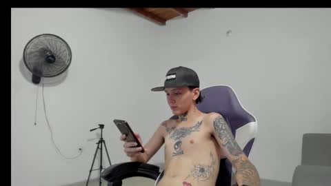 Snapshot of nick_straightboy chatting on 05.13.26 Nick online show from 05.13.26