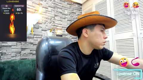 Snapshot of nickk_wolff chatting on 12.03.25 Nickk Wolff online show from 12.03.25