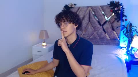 Nickolas Muoz online show from 12.14.24
