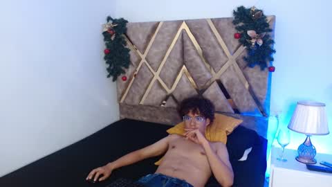 Nickolas Muoz online show from 12.19.24
