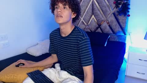 Nickolas Muoz online show from 12.25.24