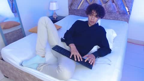 Nickolas Muoz online show from 01.09.25
