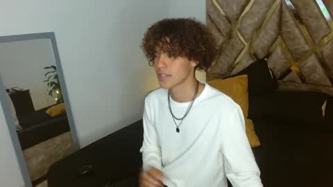 Nickolas Muoz online show from 01.29.25