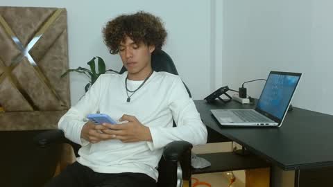 Nickolas Muoz online show from 01.30.25
