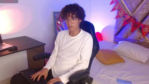 Nickolas Muoz online show from 02.17.25