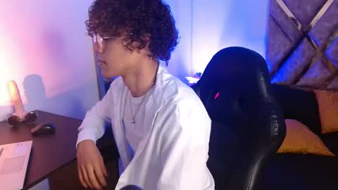Nickolas Muoz online show from 02.20.25