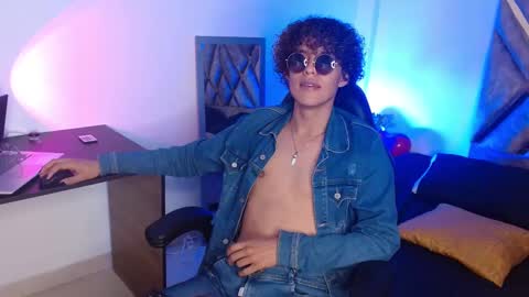 Nickolas Muoz online show from 02.21.25