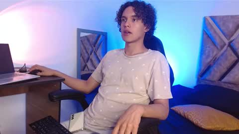 Nickolas Muoz online show from 02.26.25