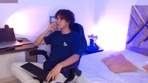 Nickolas Muoz online show from 03.08.25