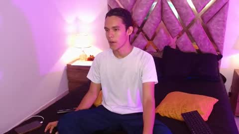 Nickolas Muoz online show from 09.11.25
