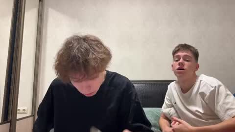 Snapshot of nickoxide chatting on 10.11.25 nickoxide online show from 10.11.25