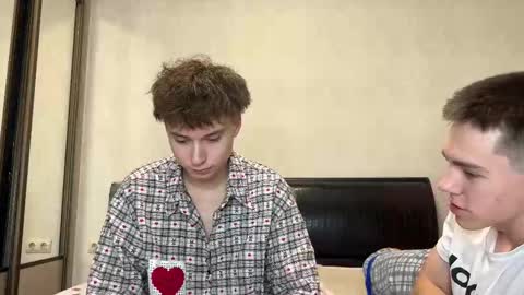 Snapshot of nickoxide chatting on 10.29.25 nickoxide online show from 10.29.25