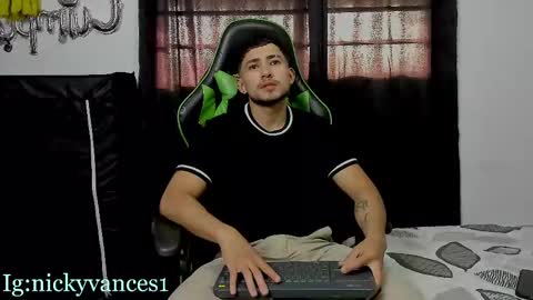 Snapshot of nicky_vance chatting on 11.06.25 nicky online show from 11.06.25