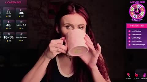 Snapshot of nicky_weekends chatting on 12.21.25 Nicky Weekends online show from 12.21.25