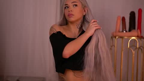 Nicky online show from 10.26.25