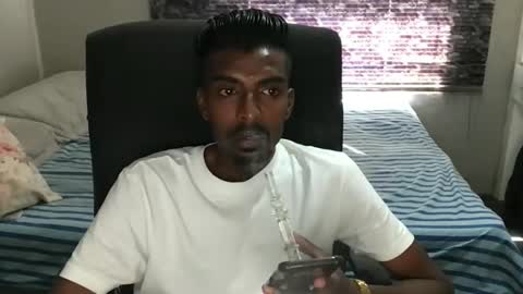 Snapshot of nickyle63 chatting on 11.23.25 james online show from 11.23.25