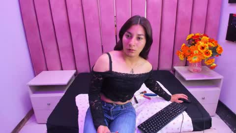 Snapshot of nickymiler chatting on 11.07.25 Nicky Miler online show from 11.07.25