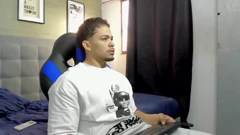 nico_blaze7 online show from 11.19.25