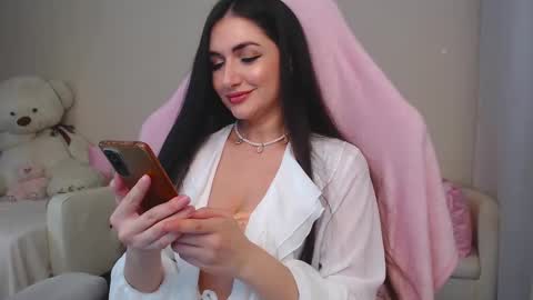 Nicole Online at about after 1000  6  UK time or 900  - 500  UK time it approximate time interval online show from 02.13.25