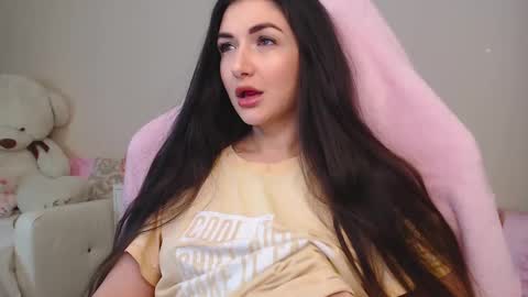 Nicole Online at about after 1000  6  UK time or 900  - 500  UK time it approximate time interval online show from 02.18.25