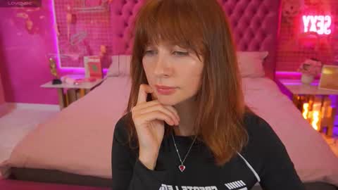 Snapshot of nicol_moonn chatting on 11.15.25 Nicol Moonn online show from 11.15.25