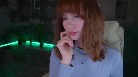 Snapshot of nicol_moonn chatting on 11.19.25 Nicol Moonn online show from 11.19.25