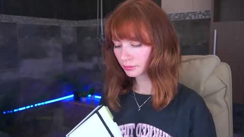 Snapshot of nicol_moonn chatting on 11.22.25 Nicol Moonn online show from 11.22.25