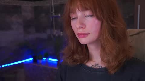 Snapshot of nicol_moonn chatting on 11.28.25 Nicol Moonn online show from 11.28.25