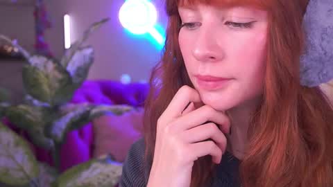 Snapshot of nicol_moonn chatting on 12.23.25 Nicol Moonn online show from 12.23.25