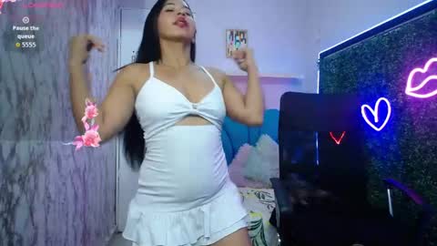 Snapshot of nicol_ross19 chatting on 05.28.26 nicol_ross19 online show from 05.28.26