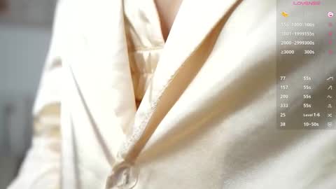 Snapshot of nicolagillispie chatting on 09.12.25 Lana online show from 09.12.25