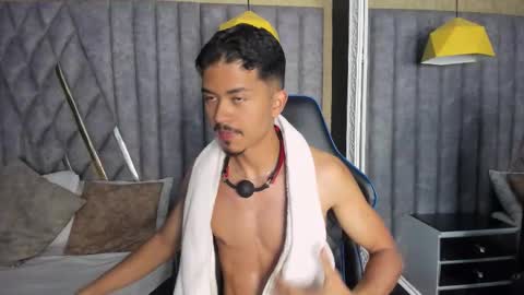 Snapshot of nicolaikarav chatting on 12.03.25 Nicolai online show from 12.03.25