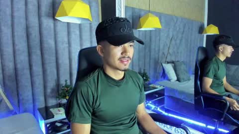 Snapshot of nicolaikarav chatting on 12.14.25 Nicolai online show from 12.14.25