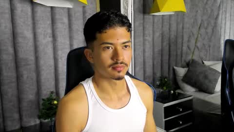 Snapshot of nicolaikarav chatting on 12.18.25 Nicolai online show from 12.18.25